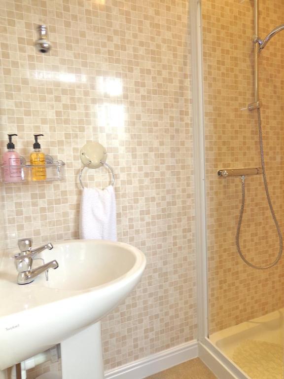 Anchorage Guest House Бриксам Стая снимка