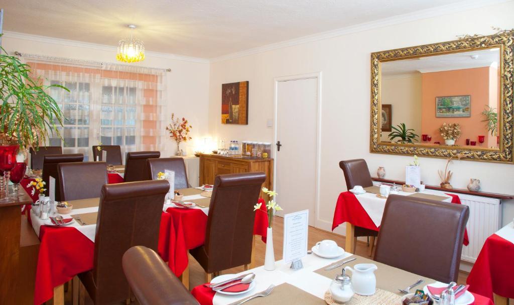 Anchorage Guest House Бриксам Екстериор снимка